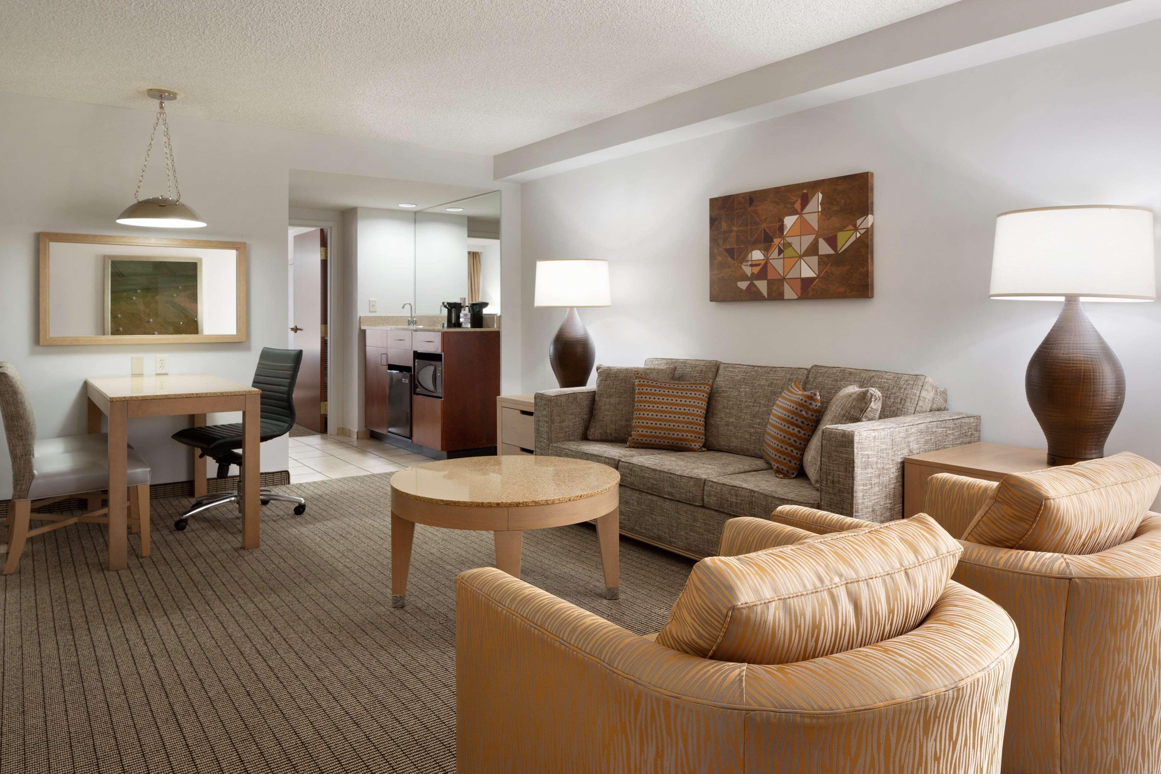 Embassy Suites By Hilton Denver International Airport Dış mekan fotoğraf